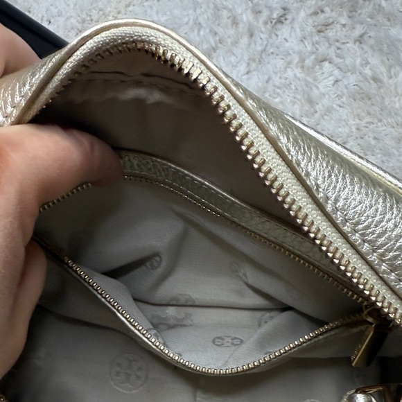 Tory Burch Metallic Gold Leather Thea Chain Crossbody - Picture 11 of 13